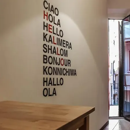 I Am Here Central Station Guest house Milan
